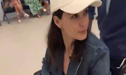 Hayranlarını korkuttu: Beren Saat tekerlekli sandalyede getirildi