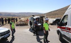 Tarım işçilerini taşıyan minibüs ile otomobil çarpıştı: 9 yaralı