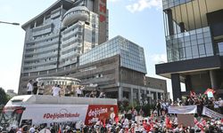 Tanju Özcan CHP Genel Merkezi önünde