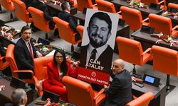 Can Atalay'dan Galatasaray Meydanı'na: Merhaba yılmak bilmeyen anneler
