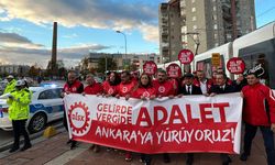 "Gelirde Adalet, Vergide Adalet" talebiyle yürüyüş başlatan DİSK heyeti Ankara'ya ulaştı