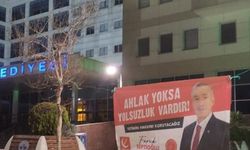 YRP’nin 'Ahlak Yoksa Yolsuzluk Var' pankartı AKP’li belediye tarafından indirildi