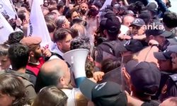 Milli Eğitim Bakanlığı'na yürüyen öğretmenlere polis müdahalesi: "Ne gözaltından, ne patronlardan korkuyoruz'"