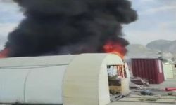Hatay'da depremzedelerin kaldığı 4 konteyner yandı