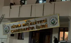 Iğdır Belediyesi'nin tabelasına Kürtçe adı olan 'Şarederiya İdire' eklendi