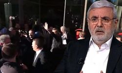 Sırrı Süreyya Önder'in hayatını kaybettiği hastaneyi ziyaret eden Mehmet Metiner yuhalandı