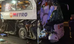 Sakarya'da Metro'ya ait yolcu otobüsü TIR'a çarptı: 12 kişi yaralandı