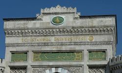 Üniversitenin mezuniyet törenine 'toplu dua' eklendi!