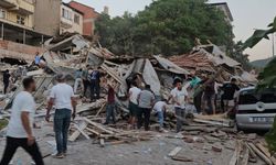 Balıkesir’de deprem: En az 10 bina yıkıldı, 2 kişi göçük altında