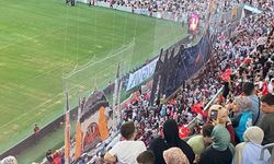 TÜGVA’dan final şovu: Stadyumda tekbir, sahnede yakarış