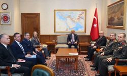 CHP'den Tom Barrack ile Bakan Güler'in oturma düzenine tepki: Kare, 'eşitiz' demiyor