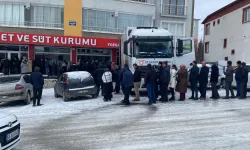 Yozgat’ta ESK önünde et kuyruğu: Vatandaş saatlerce bekliyor