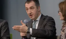 Cem Özdemir Almanya'da eyalet başbakanlığı seçimini kazandı