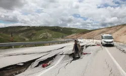 Ahlat-Malazgirt yolu çöktü: Gözler ihaleyi alan şirkete çevrildi