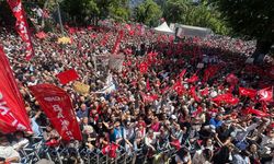 Özgür Özel Güvenpark’tan Anıtkabir’e yürüdü: “Biz seçilmiş CHP’yiz”