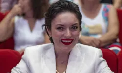 Ezgi Mola eski görüntülerin yeniden paylaşılmasına tepki gösterdi: “Çok adiler”