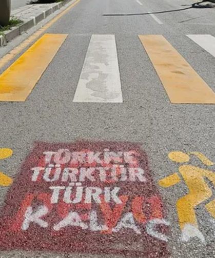 Van’da 'Pêşî peya' yazısı tahrip edildi: 'Türkiye Türk’tür, Türk kalacak'