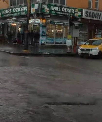 Kars’ın harabeye dönen yolları Cumhur İttifakı’nı gerdi: Adem Çalkın devreye girdi, Başkan Senger’den yanıt geldi