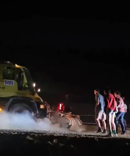 ODTÜ'de öğrencilerin üzerine belediye aracı sürüldü!