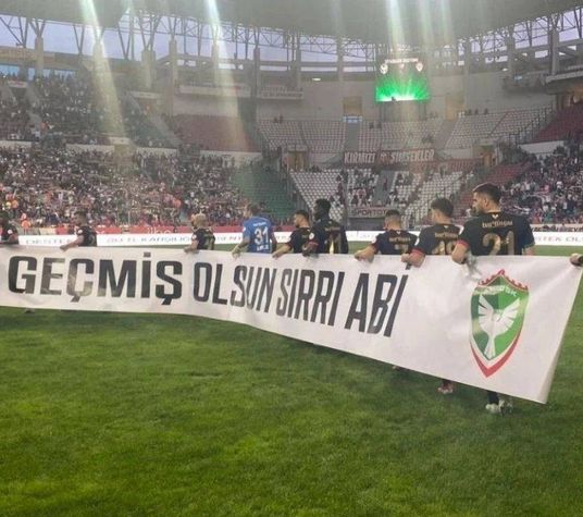 Amedspor'dan Sırrı Süreyya Önder pankartı