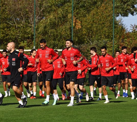 Elini Taşın Altına Koyanlar Kazdı Türk Futbolunun Mezarını