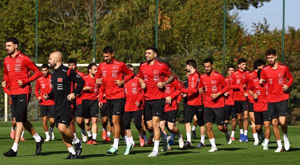 Elini Taşın Altına Koyanlar Kazdı Türk Futbolunun Mezarını