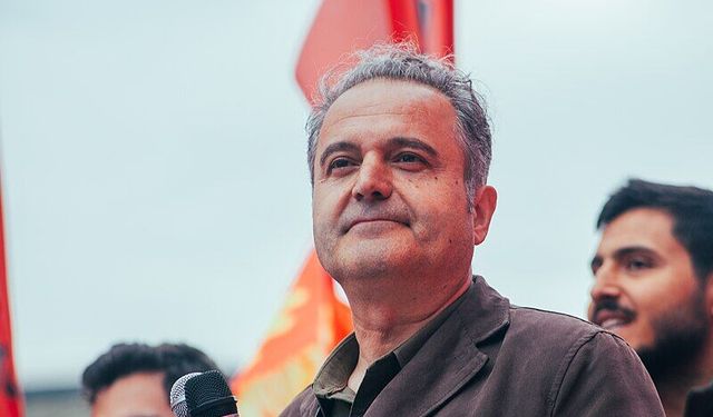 İskender Bayhan, tutuklu komedyen Deniz Göktaş’ı cezaevinde ziyaret etti