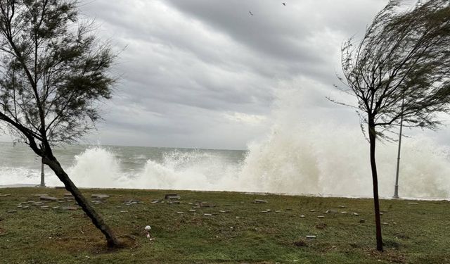 İstanbul'da sağanak ve fırtına: Bir kişi öldü