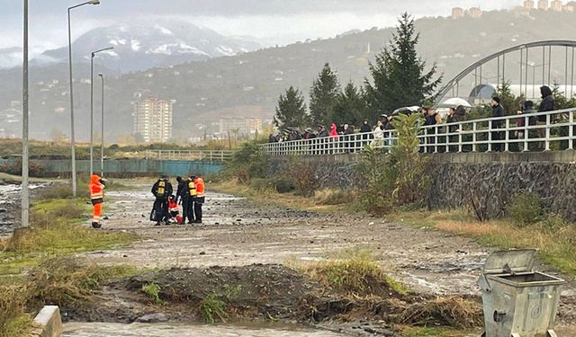 Trabzon'da fırtına: Dalgalara kapılan 2 kişi kayboldu