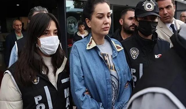 Dilan Polat İle ablası Sıla Doğu saç saça baş başa kavga etti