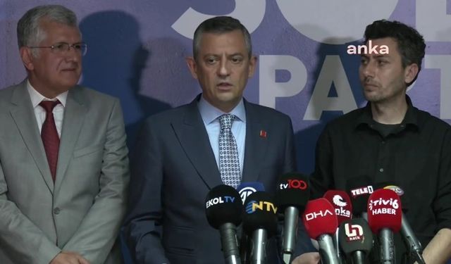 Özgür Özel'den SOL Parti'ye ziyaret: 'Yerel seçim sandığına darbe yapıyorlar'