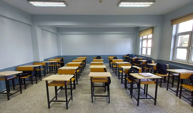 Gece bekçisi okulda çırılçıplak dolaştı: Soruşturma başlatıldı