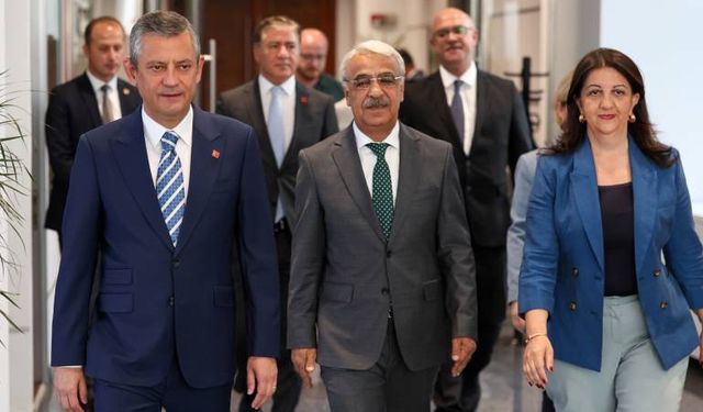 Özgür Özel: CHP ve DEM, Bas rejiminin çökmesinden sonra bölgenin seküler iki partisi