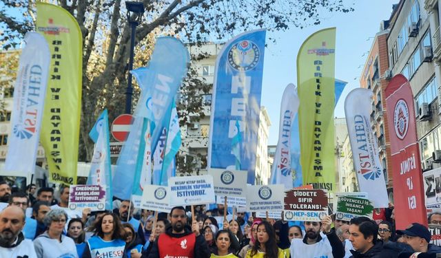 Aile hekimleri alanlara çıktı: "Maaş kesintilerine son verin"