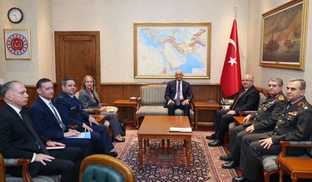 CHP'den Tom Barrack ile Bakan Güler'in oturma düzenine tepki: Kare, 'eşitiz' demiyor