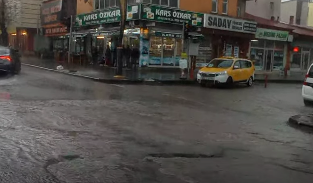 Kars’ın harabeye dönen yolları Cumhur İttifakı’nı gerdi: Adem Çalkın devreye girdi, Başkan Senger’den yanıt geldi