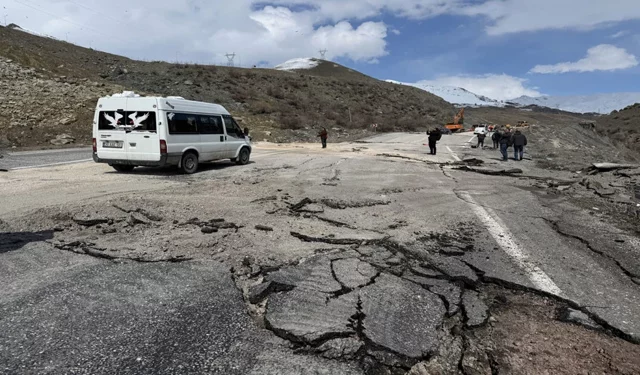 Hakkari’de heyelan: Katı atık tesisinde ağır hasar