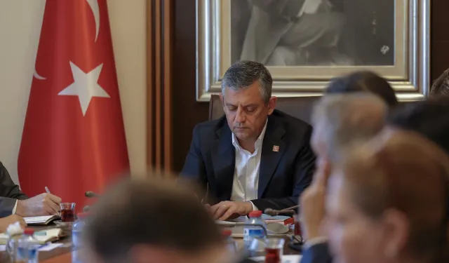 CHP'de kritik toplantı: Özgür Özel kurmaylarıyla yol haritasını belirledi