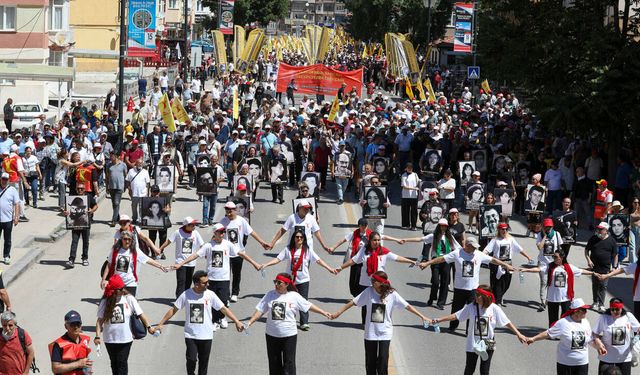 Madımak Katliamı'nda yaşamını yitirenler Sivas'ta anıldı: Özgür Özel de katıldı