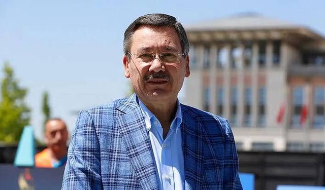 Melih Gökçek, yurt dışına kayıt dışı para aktarımı soruşturmasında ifade vermek için adliyede