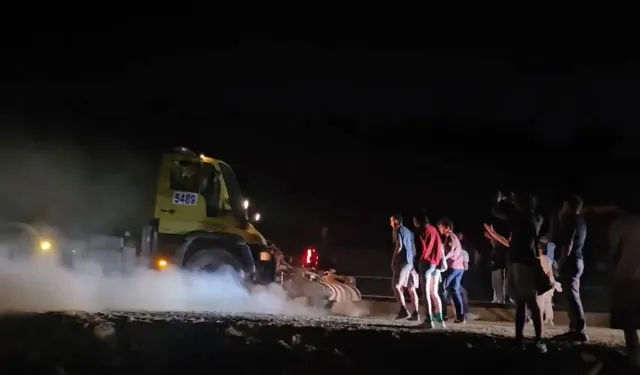 ODTÜ'de öğrencilerin üzerine belediye aracı sürüldü!