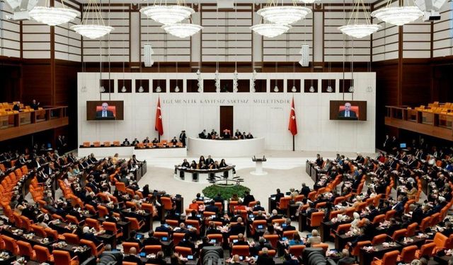 Emekliye asgari ücret kadar maaş ve ikramiye teklifi AKP ve MHP oylarıyla reddedildi
