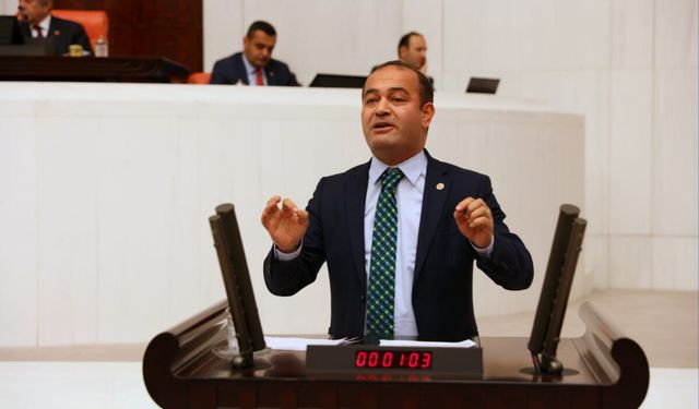 Özgür Karabat’tan İBB Meclisi iddiası: “AKP’ye geçersen dosyan kapanır”