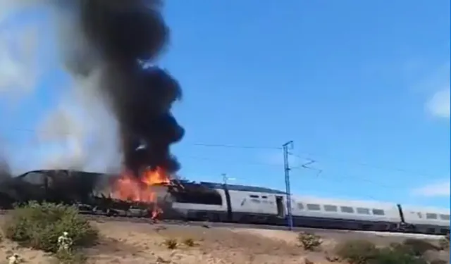 İspanya’da iki hızlı tren çarpıştı: En az 50 ölü, 179 yaralı