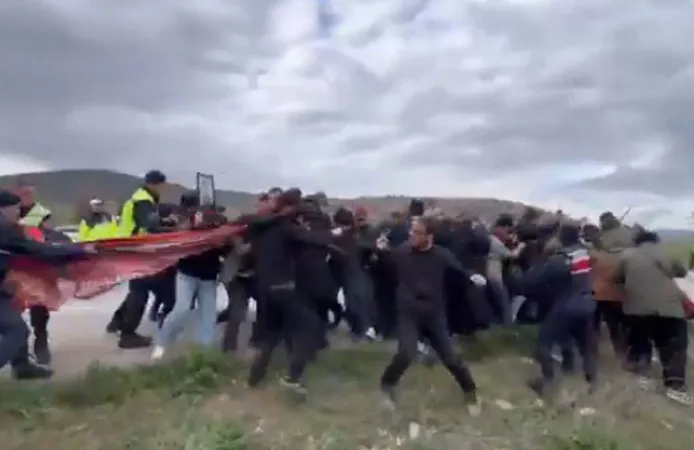 Kızıldere anmasına jandarmadan sert müdahale: Çok sayıda kişi gözaltına alındı