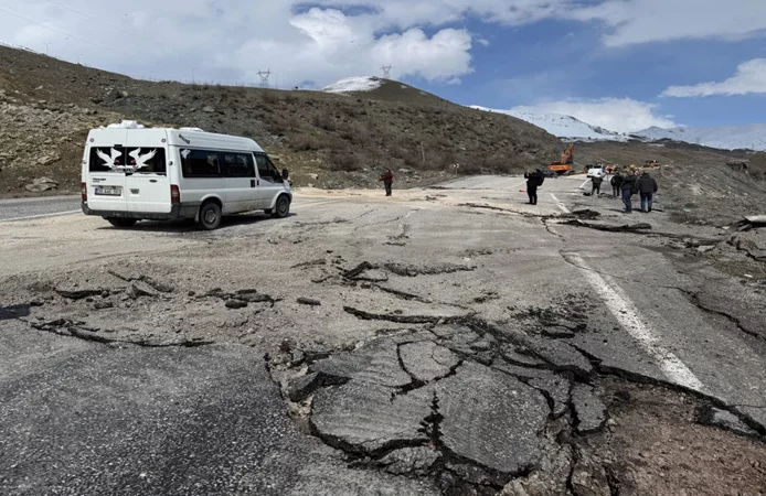 Hakkari’de heyelan: Katı atık tesisinde ağır hasar