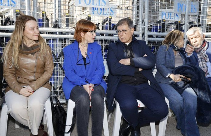 İzmir’de “Meslek Fabrikası” gerilimi: Direniş sürüyor