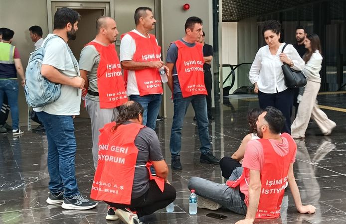 Ağaç AŞ işçileri İBB Merter Ek hizmet binasında oturma eylemine başladı