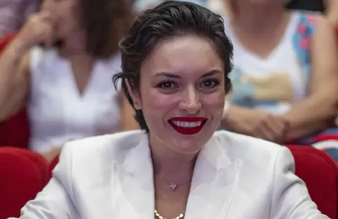 Ezgi Mola eski görüntülerin yeniden paylaşılmasına tepki gösterdi: “Çok adiler”