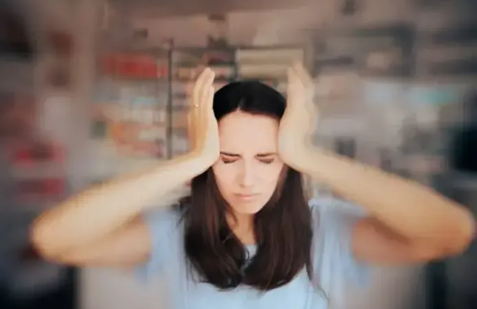Menopoz döneminde baş ağrısına dikkat: Her ağrı hormonlardan kaynaklanmıyor